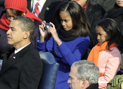 Hai cô chủ nhỏ xinh tươi trong lễ nhậm chức của Obama - 11 Hai cô chủ nhỏ xinh tươi trong lễ nhậm chức của Obama - 11