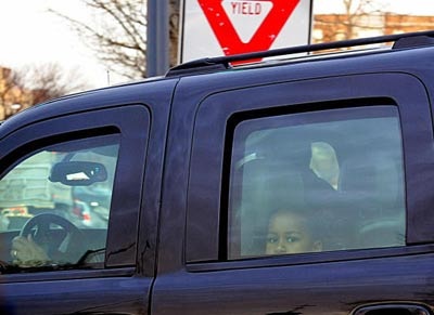 Chùm ảnh: Con gái Obama ngày đầu đi học ở thủ đô - 5 Chùm ảnh: Con gái Obama ngày đầu đi học ở thủ đô - 5