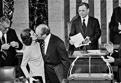 Chùm ảnh: Phút lãng mạn của các chính trị gia Mỹ (1) - 8 Chùm ảnh: Phút lãng mạn của các chính trị gia Mỹ (1) - 8