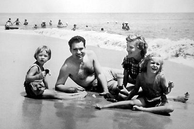 Chùm ảnh: Phút lãng mạn của các chính trị gia Mỹ (1) - 7 Chùm ảnh: Phút lãng mạn của các chính trị gia Mỹ (1) - 7