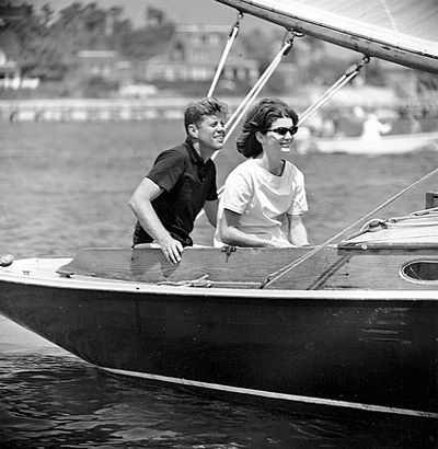 Chùm ảnh: Phút lãng mạn của các chính trị gia Mỹ (1) - 5 Chùm ảnh: Phút lãng mạn của các chính trị gia Mỹ (1) - 5