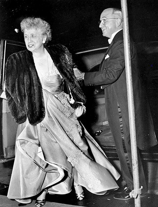 Chùm ảnh: Phút lãng mạn của các chính trị gia Mỹ (1) - 1 Chùm ảnh: Phút lãng mạn của các chính trị gia Mỹ (1) - 1