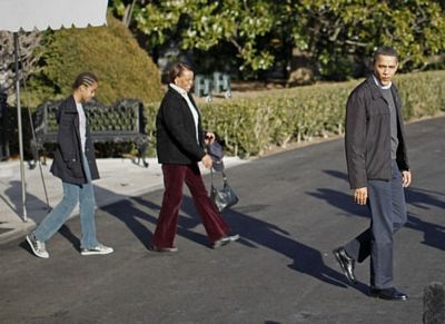 Gia đình Obama lần đầu tới "xứ sở thần tiên" - 4