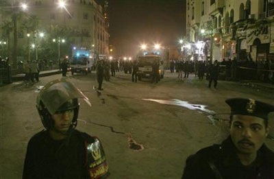 Bom nổ rung chuyển Cairo, hơn 20 người nước ngoài thương vong - 3 Bom nổ rung chuyển Cairo, hơn 20 người nước ngoài thương vong - 3