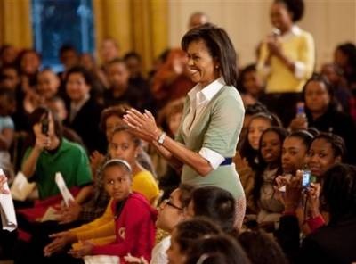 Michelle Obama lần đầu mở cửa Nhà Trắng đón các vị khách “nhí” - 1