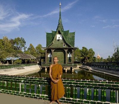 Ngôi đền làm từ 1,5 triệu vỏ chai bia - 2