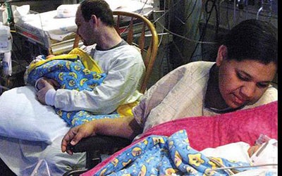 Mỹ: Bà mẹ có 2 dạ con sinh đôi - 1