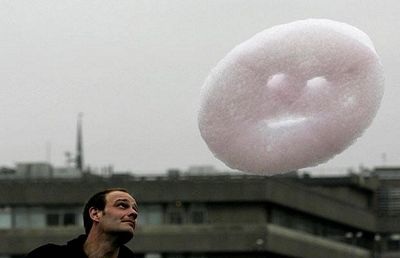 Đám mây hình mặt cười trên bầu trời London - 6