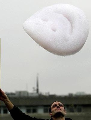 Đám mây hình mặt cười trên bầu trời London - 3