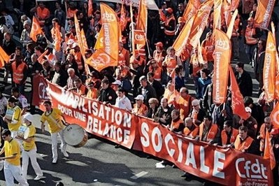 Biểu tình rầm rộ ở Pháp  - 1