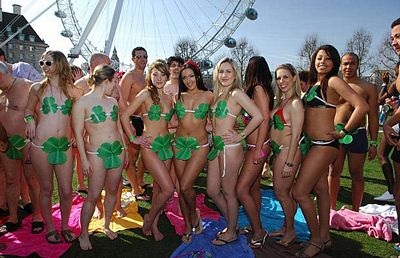 Cỏ ba lá trên đường phố London - 8