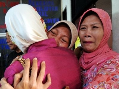 Indonesia: Số người chết do vỡ đập có thể vượt quá 200 - 1 Indonesia: Số người chết do vỡ đập có thể vượt quá 200 - 1