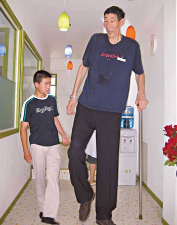 Chùm ảnh: Gặp “đối thủ” của người cao nhất thế giới - 2 Chùm ảnh: Gặp “đối thủ” của người cao nhất thế giới - 2