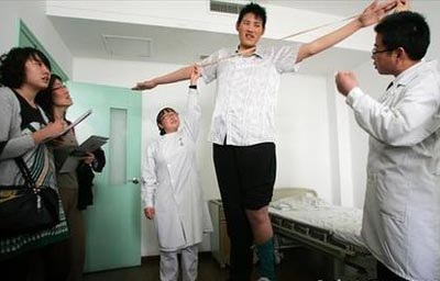 Chùm ảnh: Gặp “đối thủ” của người cao nhất thế giới - 6 Chùm ảnh: Gặp “đối thủ” của người cao nhất thế giới - 6