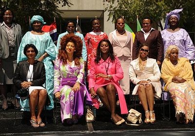 Chùm ảnh: Mái tóc đặc biệt của đệ nhất phu nhân Cameroon - 1