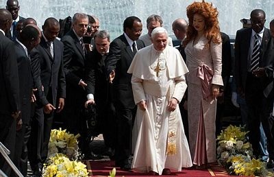 Chùm ảnh: Mái tóc đặc biệt của đệ nhất phu nhân Cameroon - 11