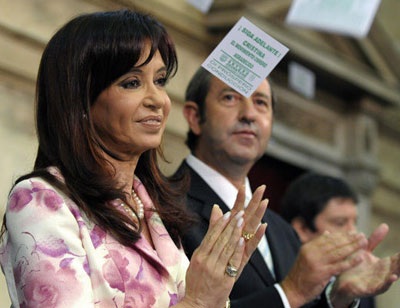 Thời trang của nữ Tổng thống quyến rũ nhất Mỹ Latinh - 7 Thời trang của nữ Tổng thống quyến rũ nhất Mỹ Latinh - 7