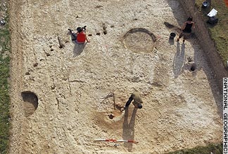 Anh: Phát hiện ngôi làng bí ẩn gần bãi đá Stonehenge - 2