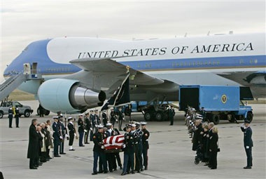 Chùm ảnh nước Mỹ tiễn đưa cựu Tổng thống Gerald Ford - 7