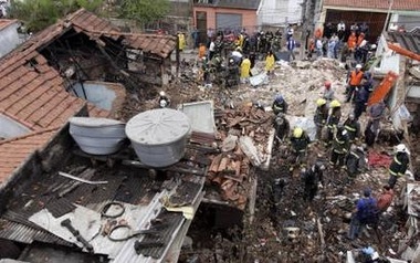 Brazil: Máy bay đâm nhà dân, 7 người thiệt mạng - 5 Brazil: Máy bay đâm nhà dân, 7 người thiệt mạng - 5