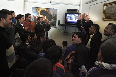 Chùm ảnh về phản ứng của thế giới sau vụ hành quyết Saddam Hussein - 4 Chùm ảnh về phản ứng của thế giới sau vụ hành quyết Saddam Hussein - 4