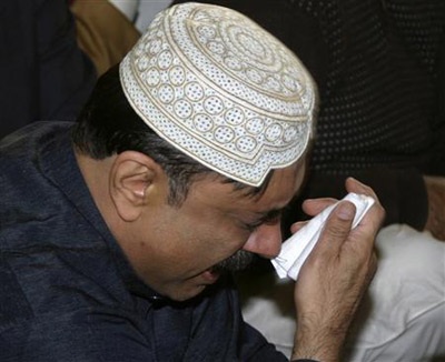 Chùm ảnh: Biển người đưa tiễn cựu Thủ tướng Bhutto - 6