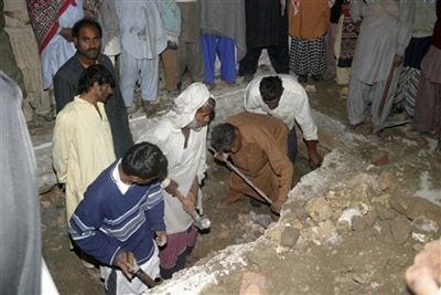 Chùm ảnh: Biển người đưa tiễn cựu Thủ tướng Bhutto - 5