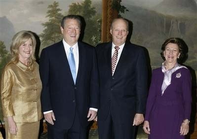 Chùm ảnh: Sôi động lễ trao giải thưởng Nobel 2007 - 4