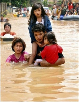 Ít nhất 20 người thiệt mạng, 340.000 bị mất nhà cửa - 7