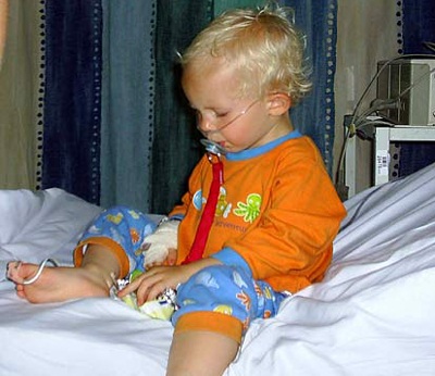 Cậu bé 2 tuổi “nghiện” Viagra - 1