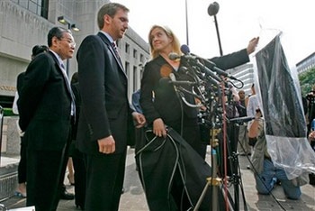 Mỹ bác đơn kiện bồi thường 54 triệu USD cho một chiếc quần - 2 Mỹ bác đơn kiện bồi thường 54 triệu USD cho một chiếc quần - 2