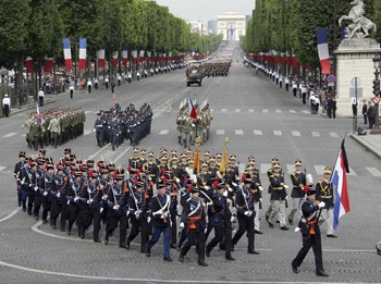 Chùm ảnh kỷ niệm ngày Quốc khánh Pháp - 3