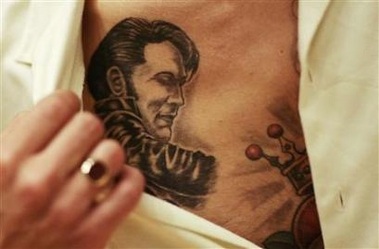 Elvis Presley vẫn là “máy in tiền” - 9 Elvis Presley vẫn là “máy in tiền” - 9