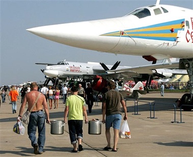 Nga phô diễn sức mạnh quân sự trong triển lãm hàng không - 12