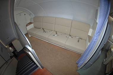 Thăm “khách sạn bay” Airbus A380 - 8