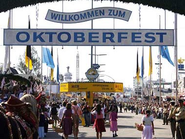 Chùm ảnh: Khai mạc lễ hội bia lớn nhất thế giới - 1