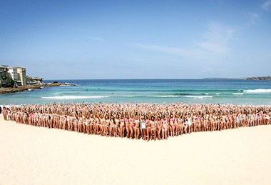 “Bữa tiệc” bikini lớn nhất thế giới - 1