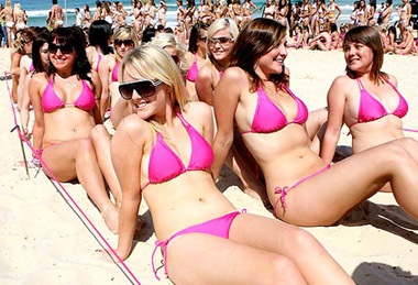 “Bữa tiệc” bikini lớn nhất thế giới - 10