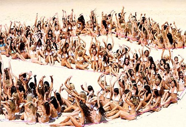 “Bữa tiệc” bikini lớn nhất thế giới - 6