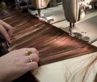 Nhộn nhịp thị trường tóc giả - 1