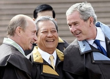 Chùm ảnh: Lãnh đạo APEC trong trang phục áo bành tô - 7