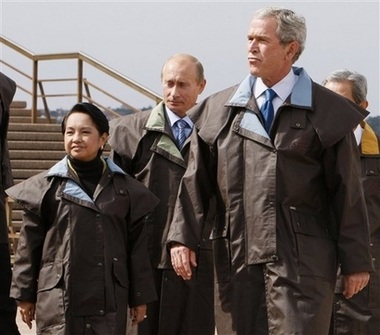 Chùm ảnh: Lãnh đạo APEC trong trang phục áo bành tô - 11