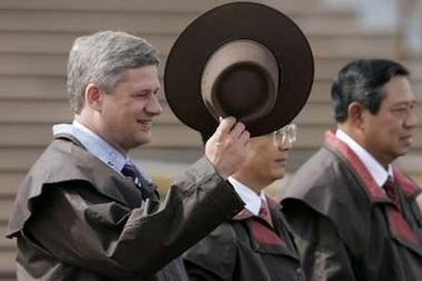 Chùm ảnh: Lãnh đạo APEC trong trang phục áo bành tô - 12