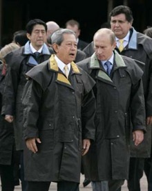 Chùm ảnh: Lãnh đạo APEC trong trang phục áo bành tô - 10