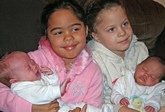 Hai lần sinh đôi một đen, một trắng - 1