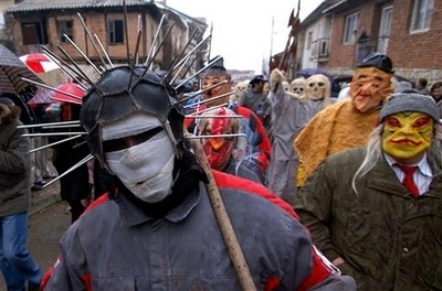 Lễ hội hoá trang “man rợ”  - 1