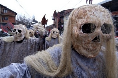 Lễ hội hoá trang “man rợ”  - 2