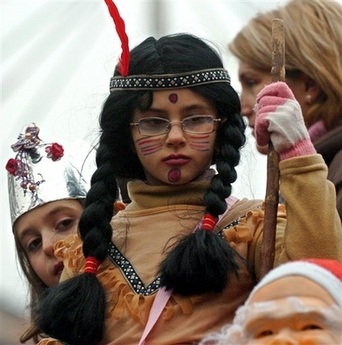 Lễ hội hoá trang “man rợ”  - 4