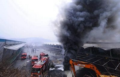 Hàn Quốc: Vụ cháy nhà kho kinh hoàng, 40 người thiệt mạng - 5 Hàn Quốc: Vụ cháy nhà kho kinh hoàng, 40 người thiệt mạng - 5