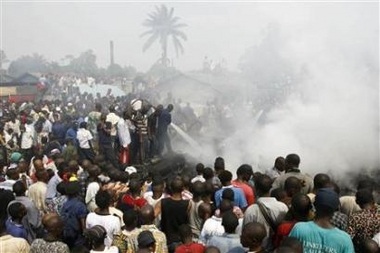 Congo: Máy bay đâm xuống chợ, 30 người thiệt mạng - 2
